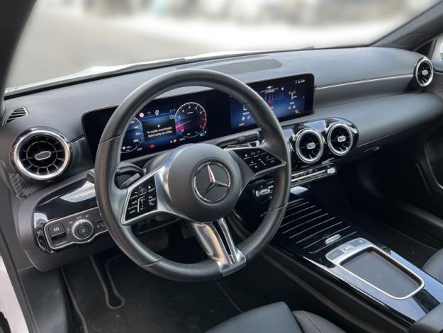 MERCEDES-BENZ A-Třída A 180 (10/18)