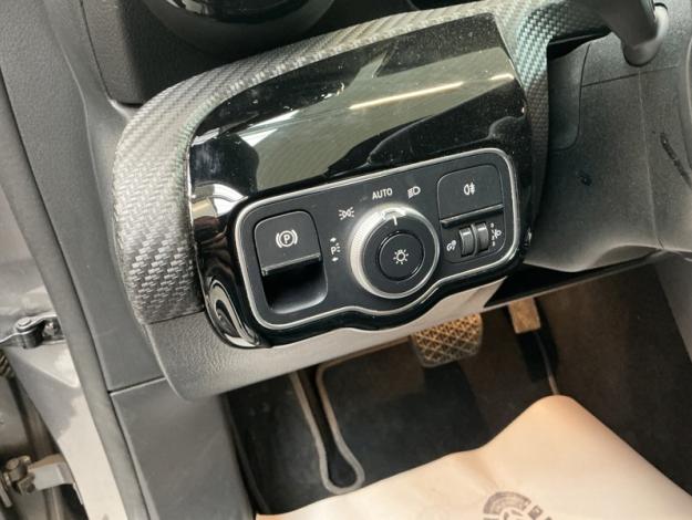 MERCEDES-BENZ A A 180 d
