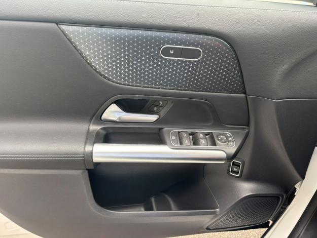 MERCEDES-BENZ GLA 180 d Luxury Pack Night Pano   