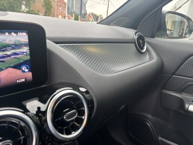 MERCEDES-BENZ GLA 180 d Luxury Pack Night Pano   