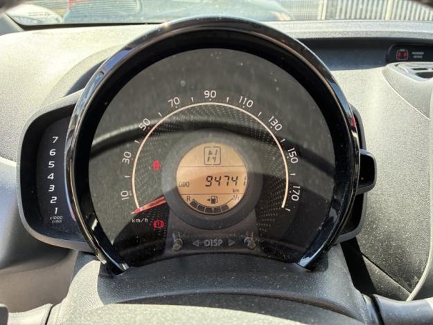 TOYOTA Aygo 1.0 VVT-i x-play  1.0 72 ch BVA5
