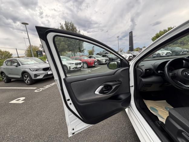 TOYOTA Yaris Hybride 116h France Business  