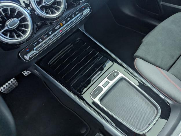 MERCEDES-BENZ GLB 200 d AMG Line  