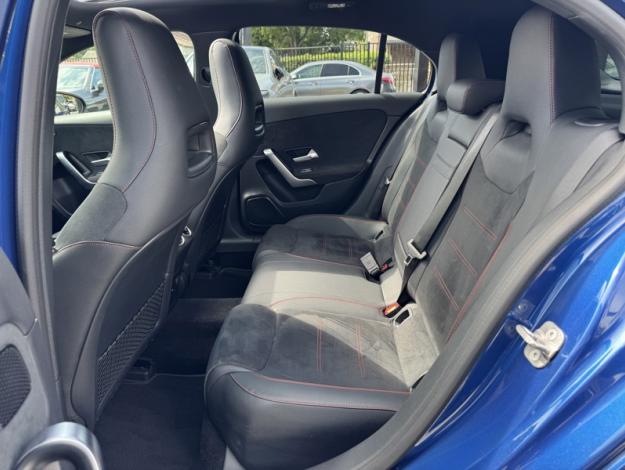 MERCEDES-BENZ A 180 d AMG Pack Night Toit Pano  
