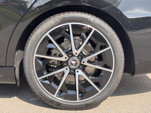 MERCEDES-BENZ CLA Shooting Brake 200 AMG Line   CLA Shooting Brake 200 AMG Line