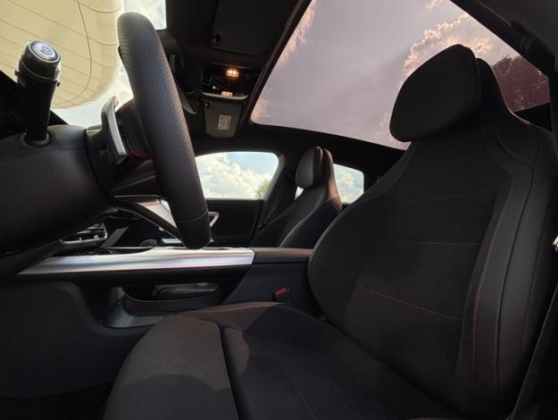 MERCEDES-BENZ CLA Shooting Brake 200 AMG Line   CLA Shooting Brake 200 AMG Line