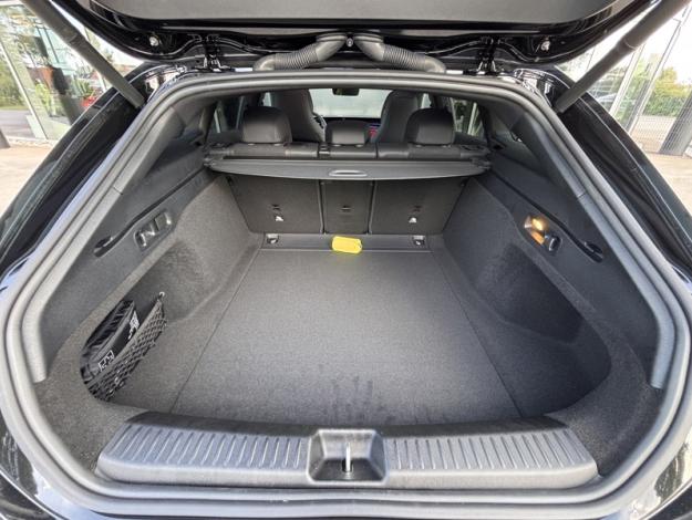 MERCEDES-BENZ CLA Shooting Brake 200 AMG Line   CLA Shooting Brake 200 AMG Line
