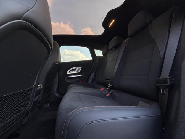 MERCEDES-BENZ CLA Shooting Brake 200 AMG Line   CLA Shooting Brake 200 AMG Line