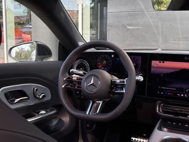 MERCEDES-BENZ CLA Shooting Brake 200 AMG Line   CLA Shooting Brake 200 AMG Line