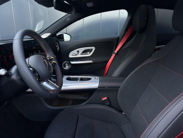 MERCEDES-BENZ CLA Coupé CLA 200 AMG Line  CLA 200 AMG Line