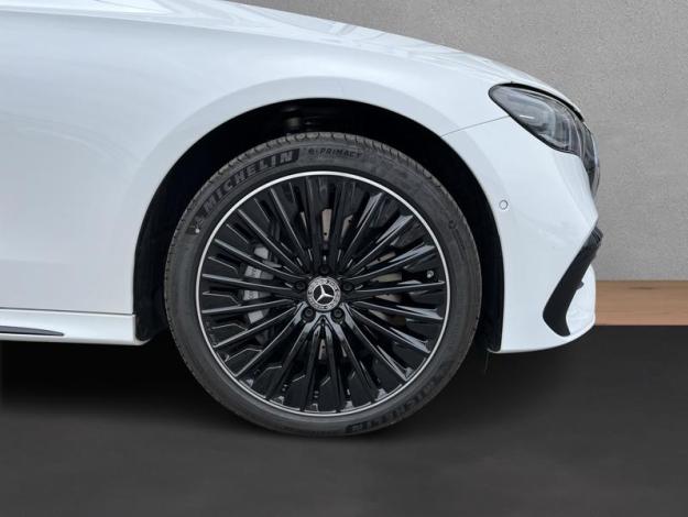 MERCEDES-BENZ Třída E E 220 d 4MATIC (9/18)