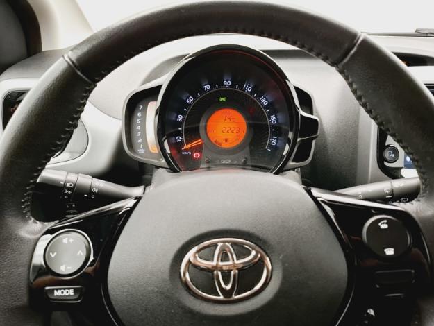 TOYOTA Aygo 1.0 VVT-i x-play  1.0 72 ch 