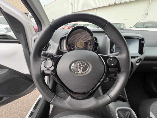TOYOTA Aygo 1.0 VVT-i x-play  1.0 72 ch 