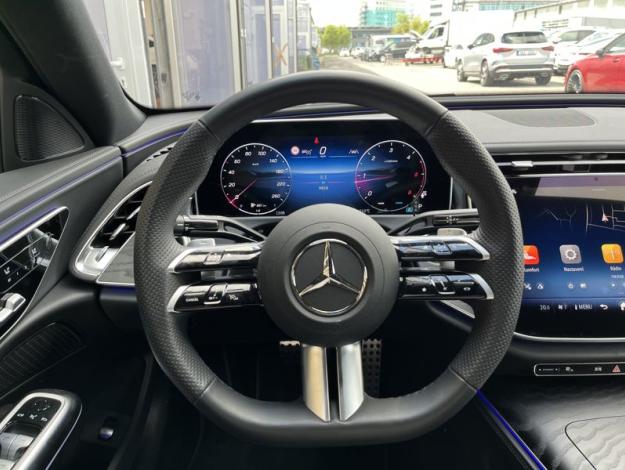 MERCEDES-BENZ Třída E E 220 d 4MATIC (11/18)