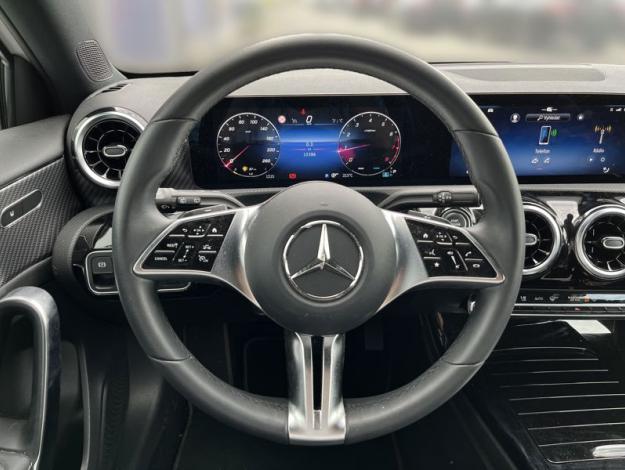 MERCEDES-BENZ Třída A A 180 (13/18)