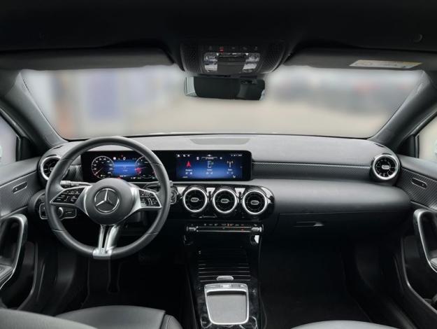 MERCEDES-BENZ Třída A A 180 (15/18)