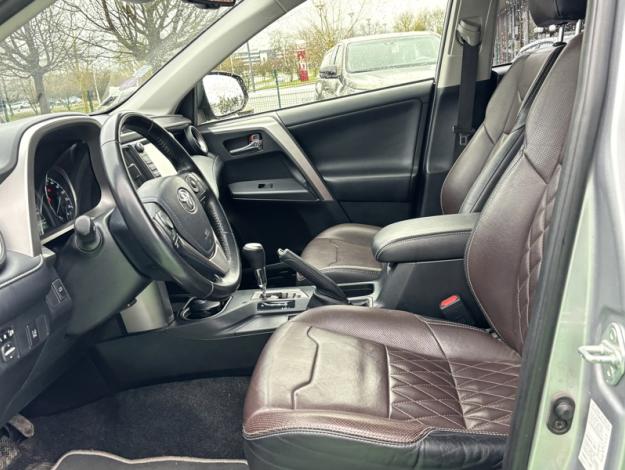 TOYOTA RAV4 2WD Silver Edition  