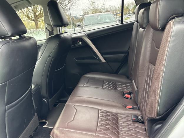 TOYOTA RAV4 2WD Silver Edition  