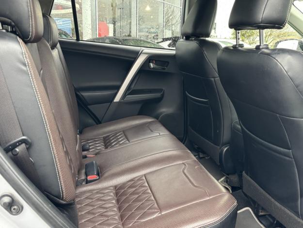 TOYOTA RAV4 2WD Silver Edition  