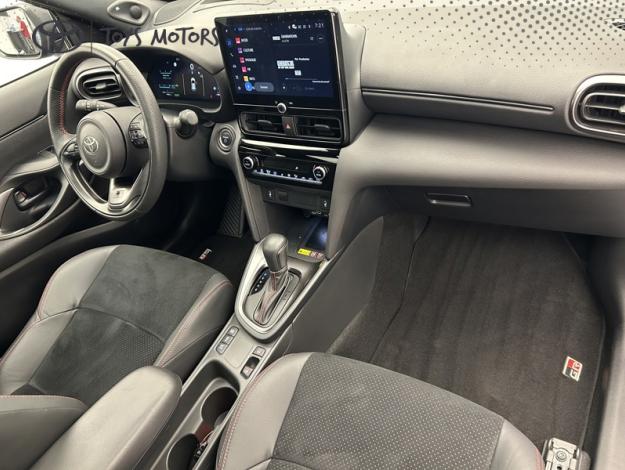 TOYOTA Yaris Cross 1.5 130H GR SPORT   TOIT PANO + PACK TECHNO