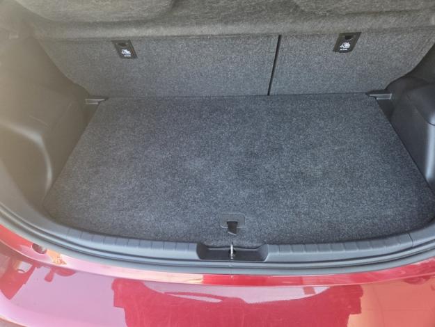 TOYOTA Yaris 100h Dynamic Confort Plus  