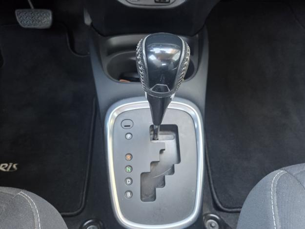 TOYOTA Yaris 100h Dynamic Confort Plus  
