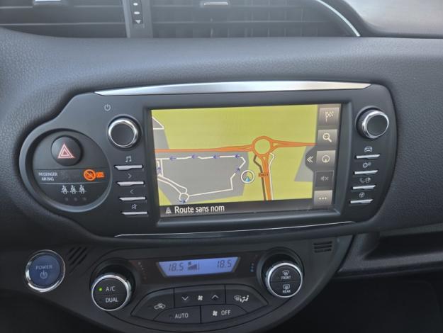 TOYOTA Yaris 100h Dynamic Confort Plus  