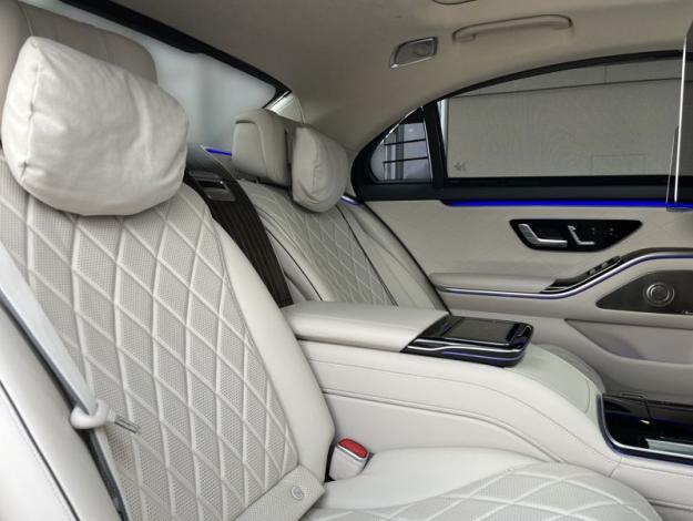 MERCEDES-BENZ Třída S S 500 4MATIC L AMG Style (17/21)