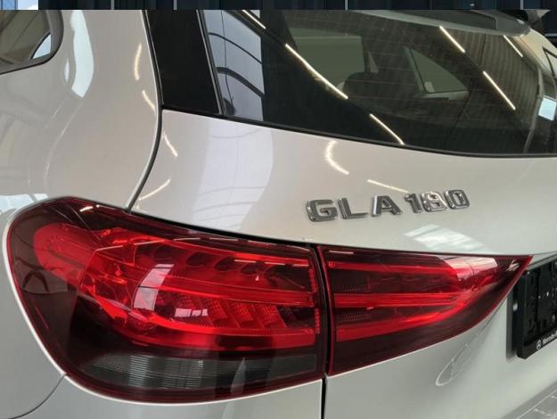 MERCEDES-BENZ GLA-Klasse GLA 180 Off-Roader