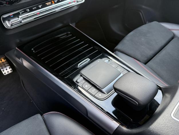 MERCEDES-BENZ GLB 200 d AMG Line  