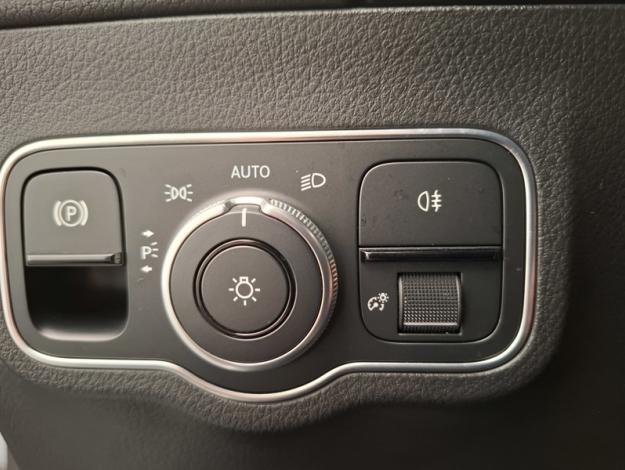 MERCEDES-BENZ GLA 200 Progressive Line  