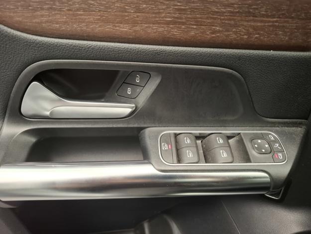 MERCEDES-BENZ GLA 200 Progressive Line  
