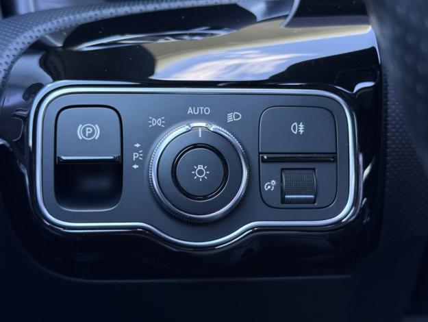 MERCEDES-BENZ Classe A 180 136ch AMG Line 7G-DCT  