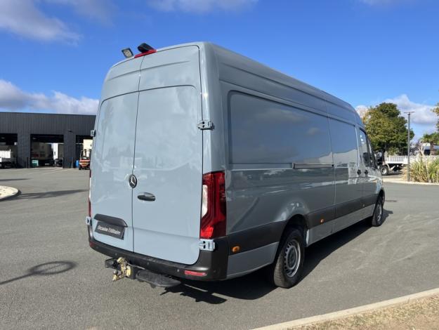 MERCEDES-BENZ Sprinter 319 CDI Fourgon Toit sureleve Long  43 s 6 cylindres
