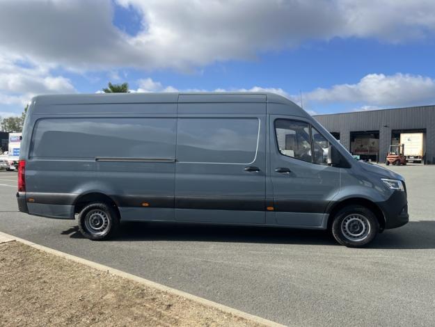MERCEDES-BENZ Sprinter 319 CDI Fourgon Toit sureleve Long  43 s 6 cylindres