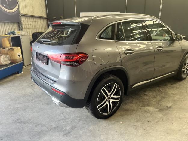 MERCEDES-BENZ GLA 250 e Luxury Line Toit Pano  