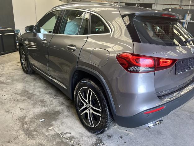 MERCEDES-BENZ GLA 250 e Luxury Line Toit Pano  