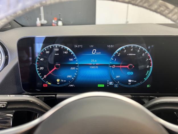 MERCEDES-BENZ GLA 250 e Luxury Line Toit Pano  