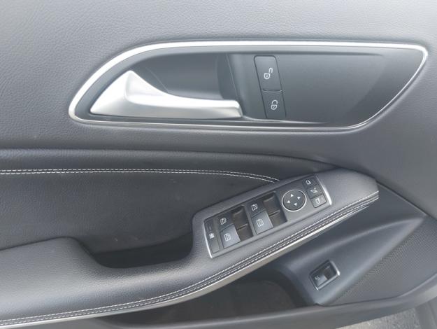 MERCEDES-BENZ GLA 200 d Sensation  