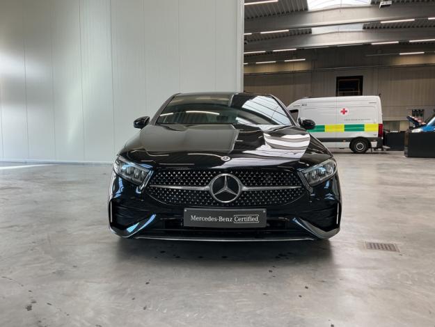 MERCEDES-BENZ A 180 AMG Line  