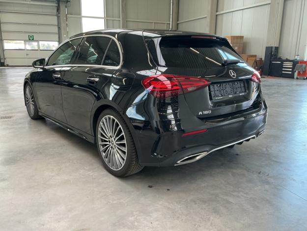 MERCEDES-BENZ A 180 AMG Line  