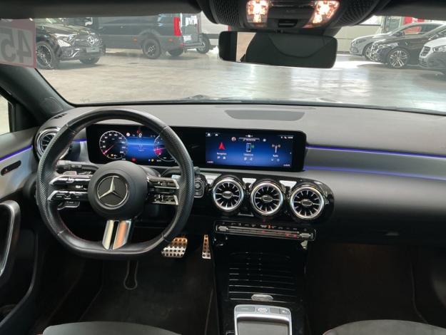 MERCEDES-BENZ A 180 AMG Line  
