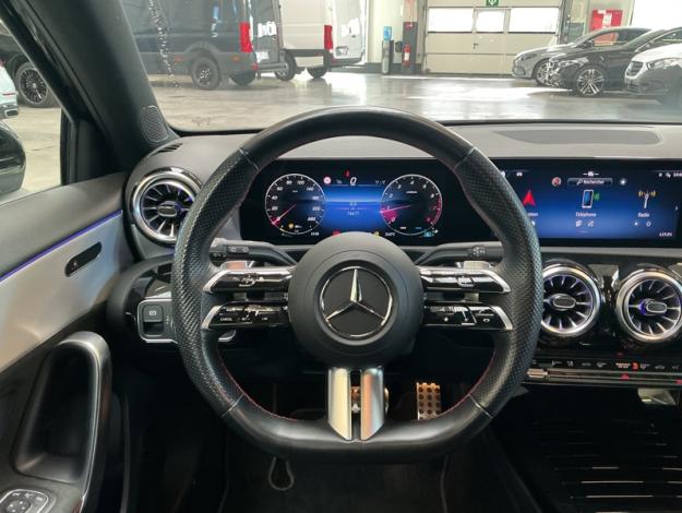 MERCEDES-BENZ A 180 AMG Line  