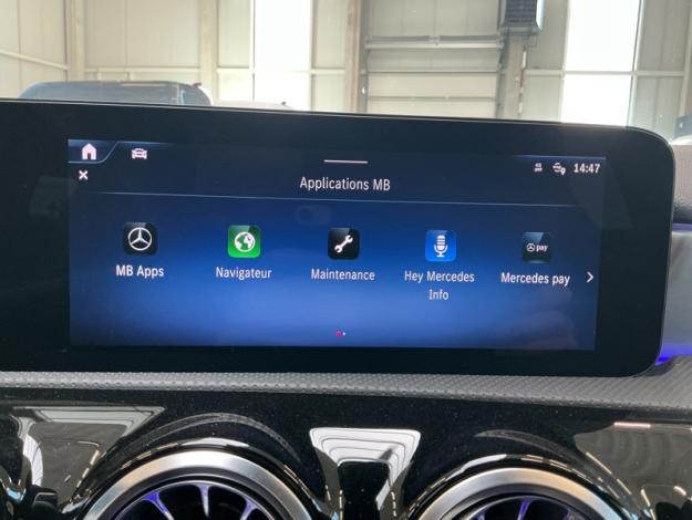 MERCEDES-BENZ A 180 AMG Line  