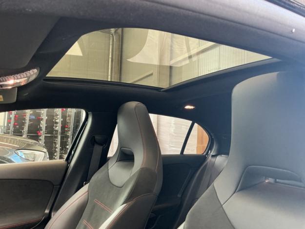 MERCEDES-BENZ A 180 AMG Line  
