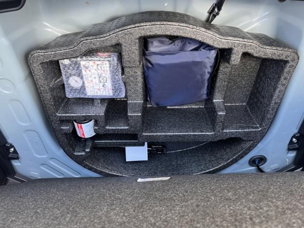 TOYOTA Yaris Cross Hybrid 2WD Design Pack Cargo  1.5 131 ch 