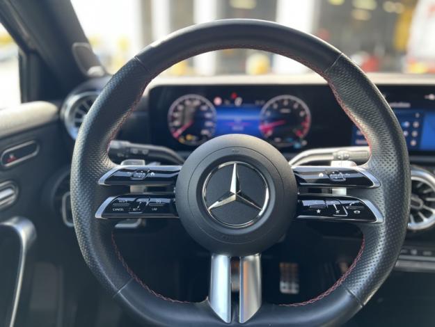 MERCEDES-BENZ A 180 AMG Pack Night Toit Pano  
