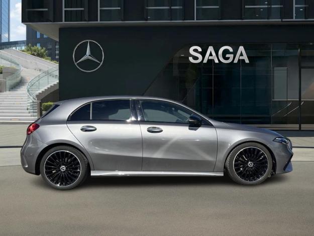 MERCEDES-BENZ A 180 AMG Pack Night Toit Pano  