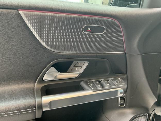 MERCEDES-BENZ GLB 180 d Luxury Line Pack Night Pano  