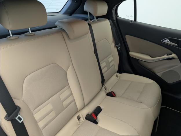 MERCEDES-BENZ GLA 180 d  